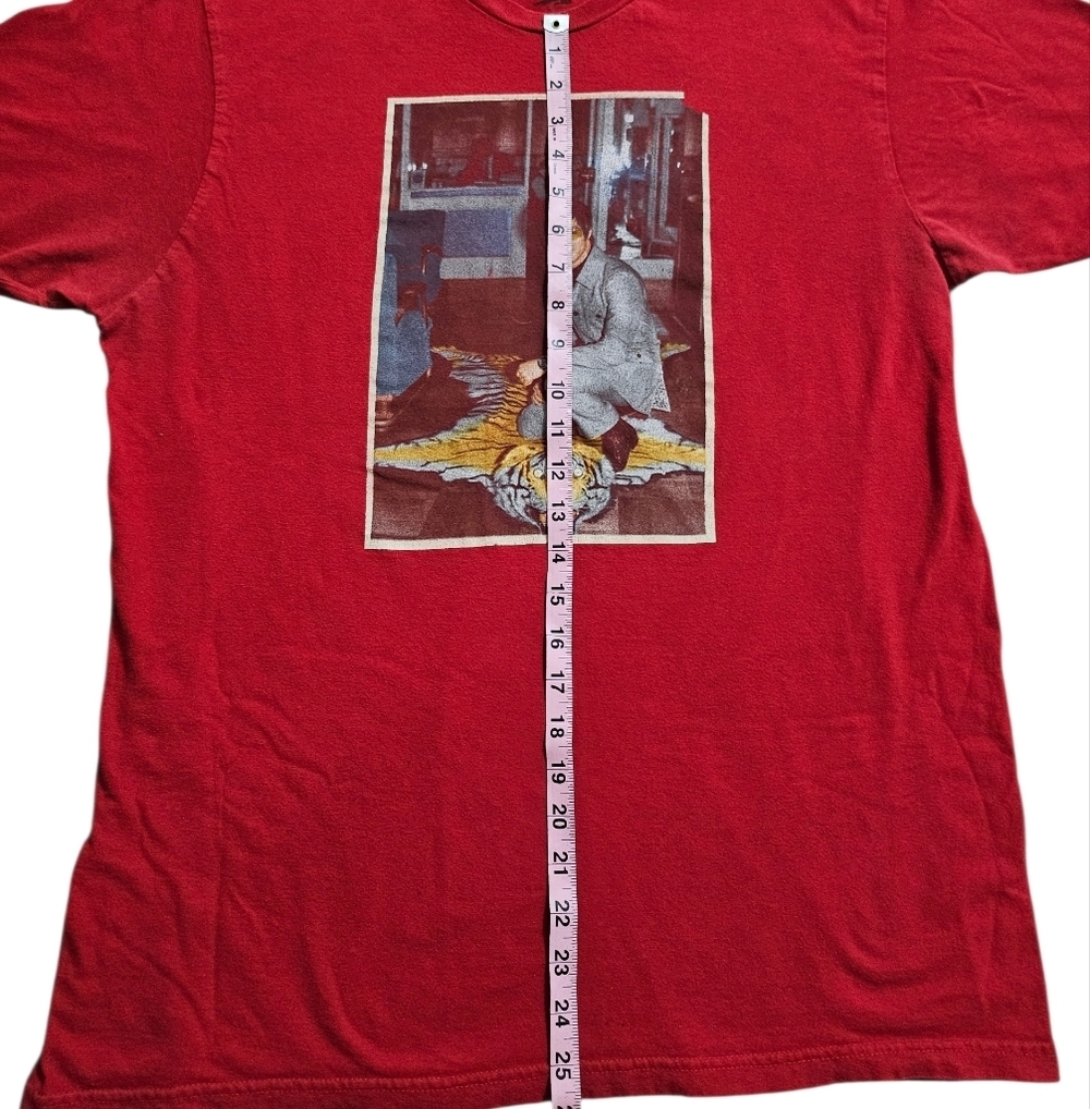 Bruce Lee Tiger Skin Rug Red Graphic T-shirt - Picture 6 of 10
